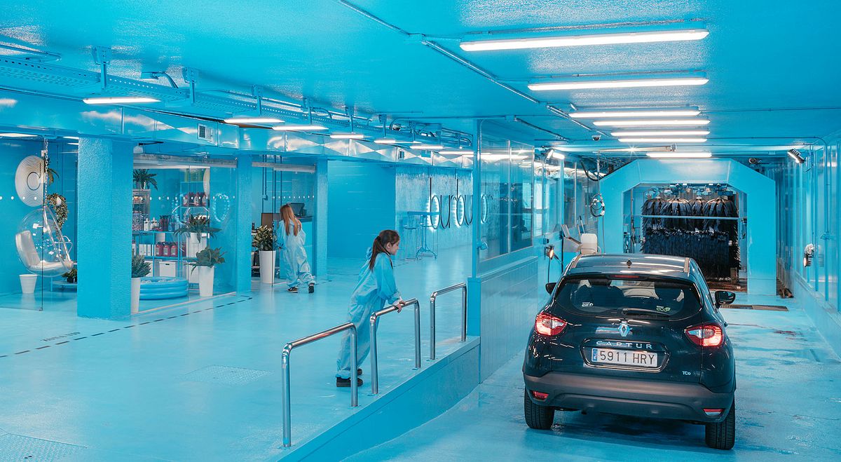 Blue Car Wash in Madrid | Photo by Imagen Subliminal