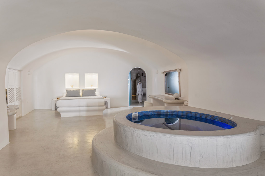 Bedroom with Jacuzzi